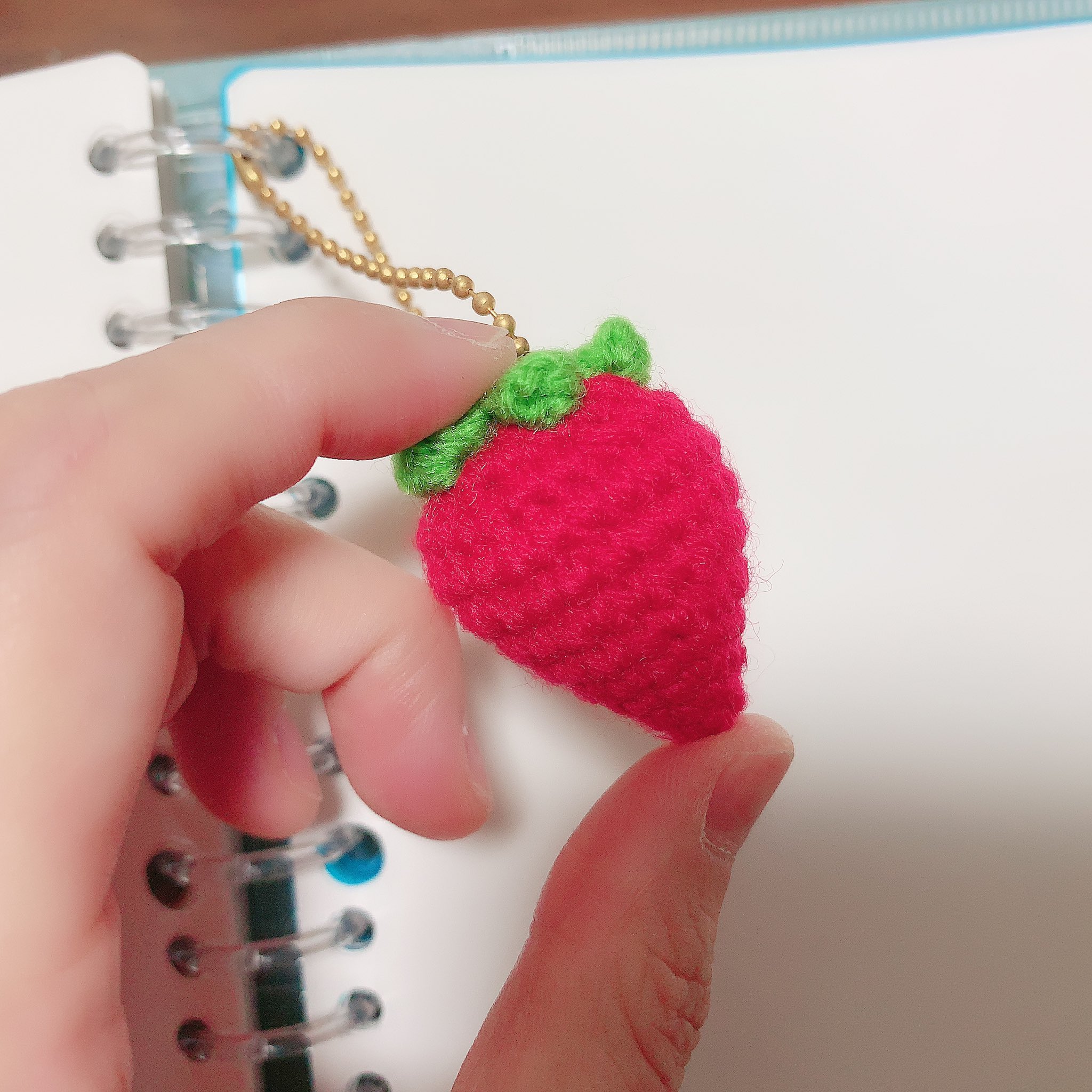 みさきち フリー編み図 いちごのあみぐるみ 細編みと中長編みで作れます よかったら作ってみて下さい 個人利用の範囲内で使ってね 編み図 あみぐるみ Stayhome T Co Ht2ldhko3p Twitter