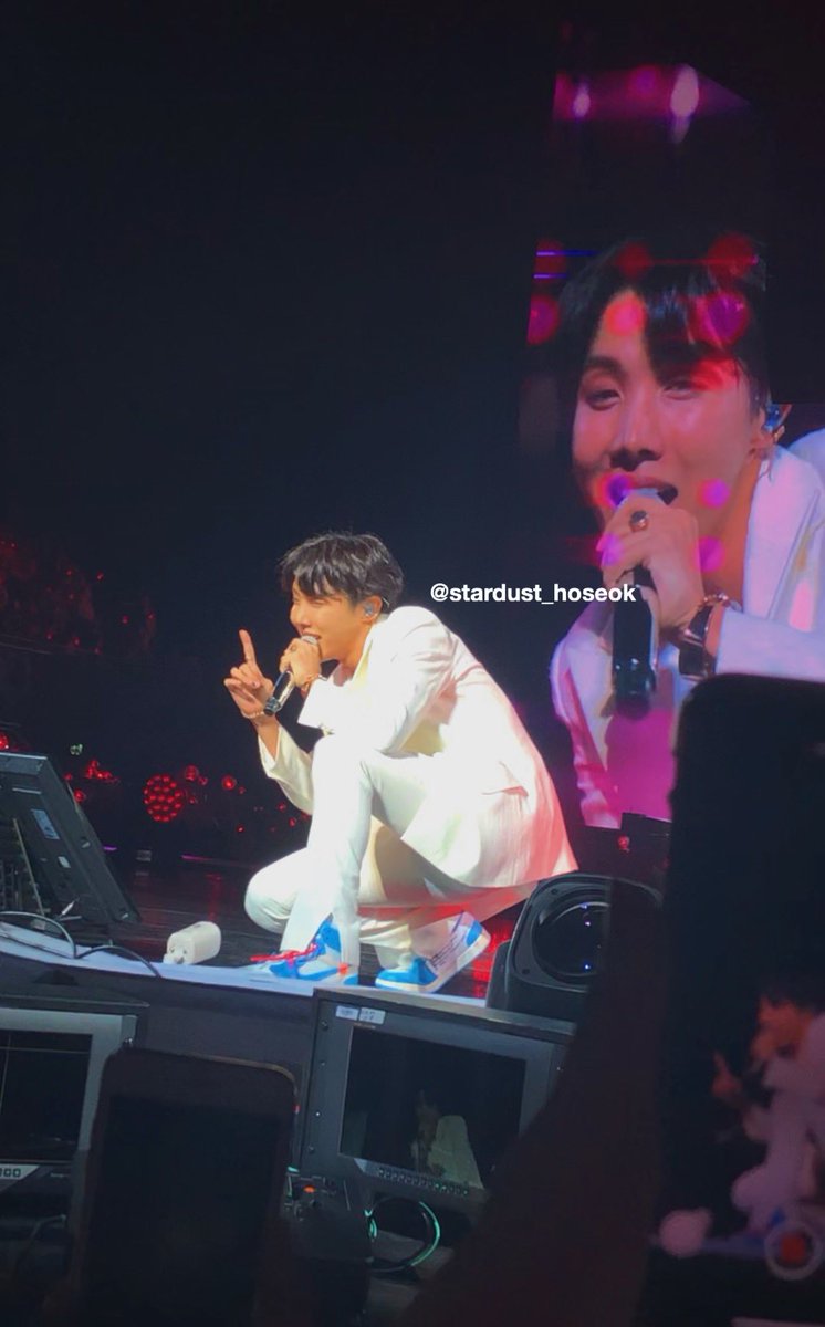 it was jimins bday so all of the members came up to him and gave him hugs hehe it was so cute &this pic is of hoseok while he was performing just dance.. i still don’t know how i’m alive.. he was so close.