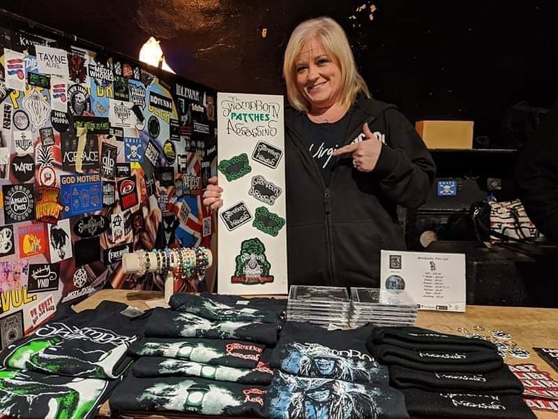SwampBorn's tweet photo. Swampers please join us in wishing our super merch lady 'Stitch' Lindsay Campbell a Very Happy Birthday! 
Have a cracking day Stitch love from all the Swamps!! 🎉 #bandmerch #merchlady #swampbirthday #birthdaygirl https://t.co/9eTj8GlaNh