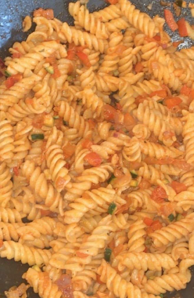 AcrobaticCoach's tweet image. “Slightly” off topic to gymnastics but really I’ve been enjoying cooking meals from scratch (healthy-ish too) maybe try making a new meal you’ve wanted to try before. I’ve done my take on a 1. Tesco meal deal pasta pot 2. Crispy chicken rice and broccoli 3. Homemade flatbreads😋