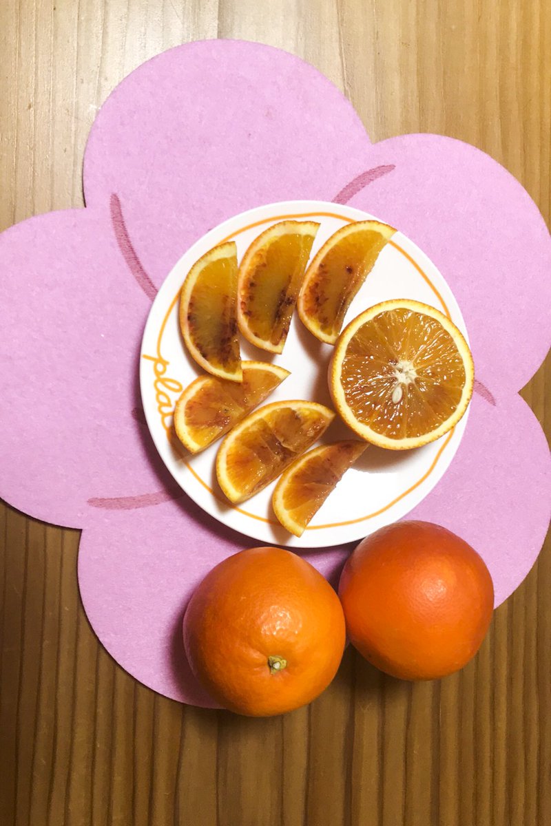 すさみ 拡散お願いします みかんを助けて下さい 和歌山で ブラッドオレンジ という甘くて美味しい品種のみかんを作っています お客さんが買いに来られないため両親が手塩にかけて育てたみかんをこのままでは駄目にしてしまいます 在庫 30 50箱