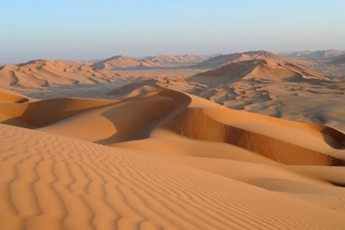 Bayangkan seseorang yang duduk di tanah Arab mengatakan bahawa tanah alas berdirinya dari pasir kasar, suasananya kuning, airnya sukar dicari, cuacanya panas dan kering.... suatu hari nanti akan ditumbuhi banyak tumbuhan hijau dan dibasahi air kebiruan. Mustahil?