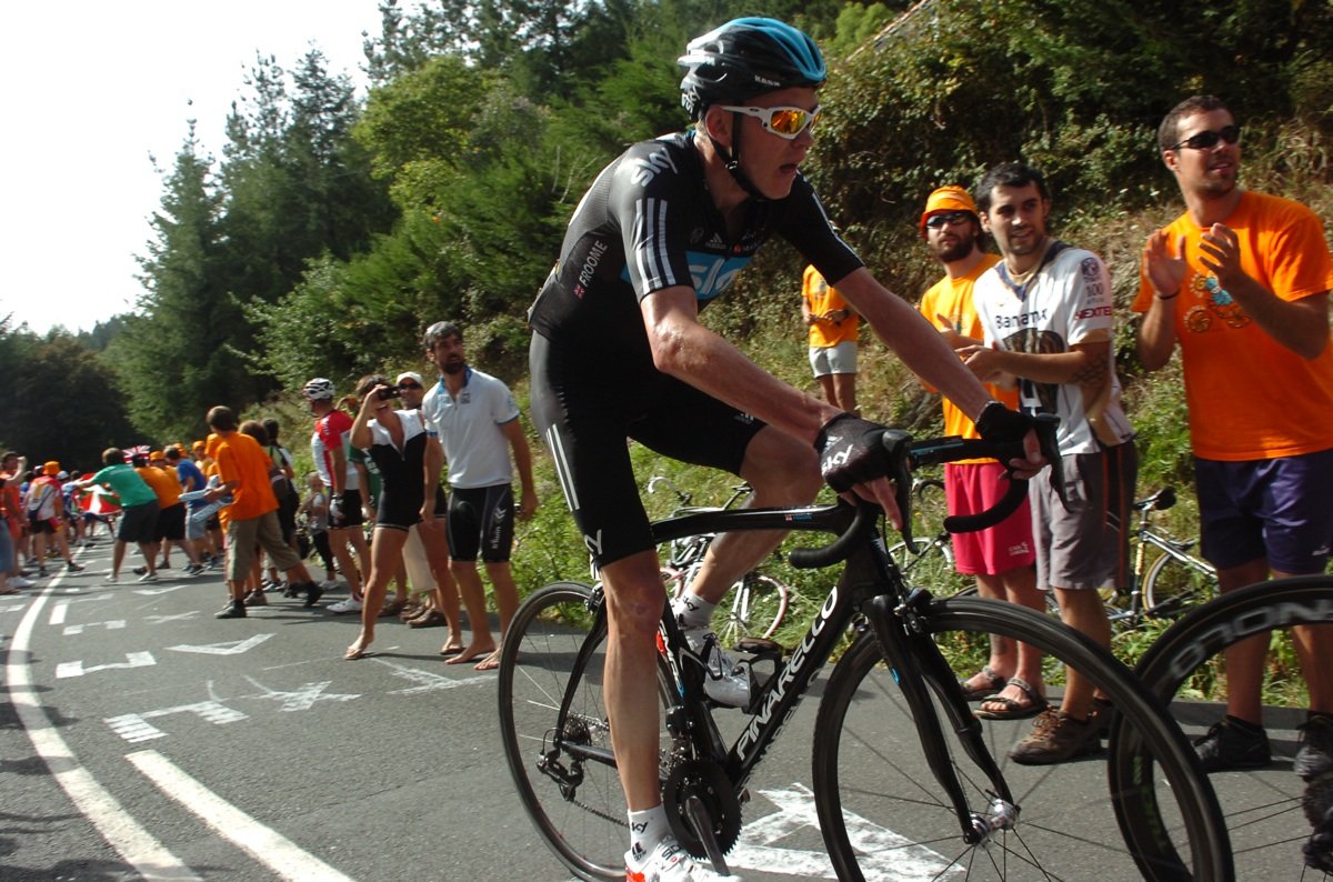 La Vuelta 2012. Un classique pour les fans. Après un Tour de France où Wiggins et Froome ont matraqué la concurrence, on retrouve une vraie bagarre entre espagnols : Valverde, Rodriguez, Contador et Froome pour arbitrer ! Chacune des étapes accidentées est un feu d'artifice !