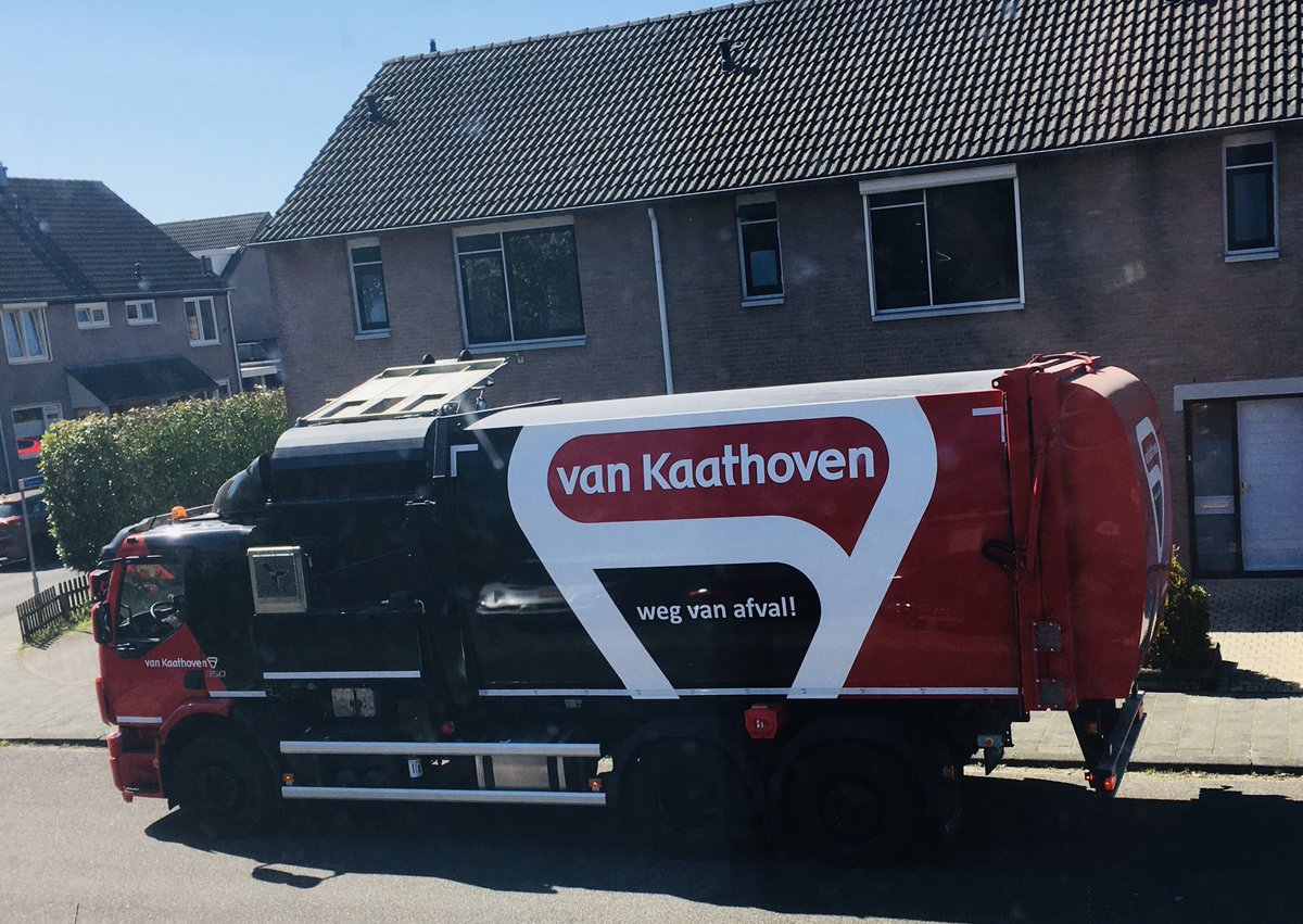 VanTillaar's tweet photo. De inzamelaars van afval zijn dag in dag uit voor ons bezig, zelfs vandaag op zaterdag. Chapeau #vKaathovenGroep #GemMeierijstad https://t.co/gQLjNQImVS