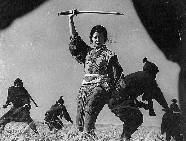 Un jour un sabre (un homme ou une femme). #YurikoHoshi dans Warring Clans aka  #SengokuYarō, réalisé en 1963 par  #KihachiOkamoto.