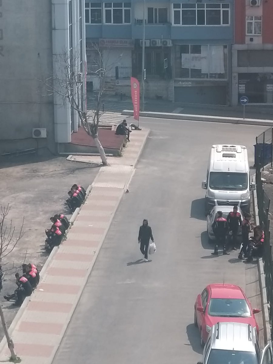 İllegalim kızım neyini anlamiyosun