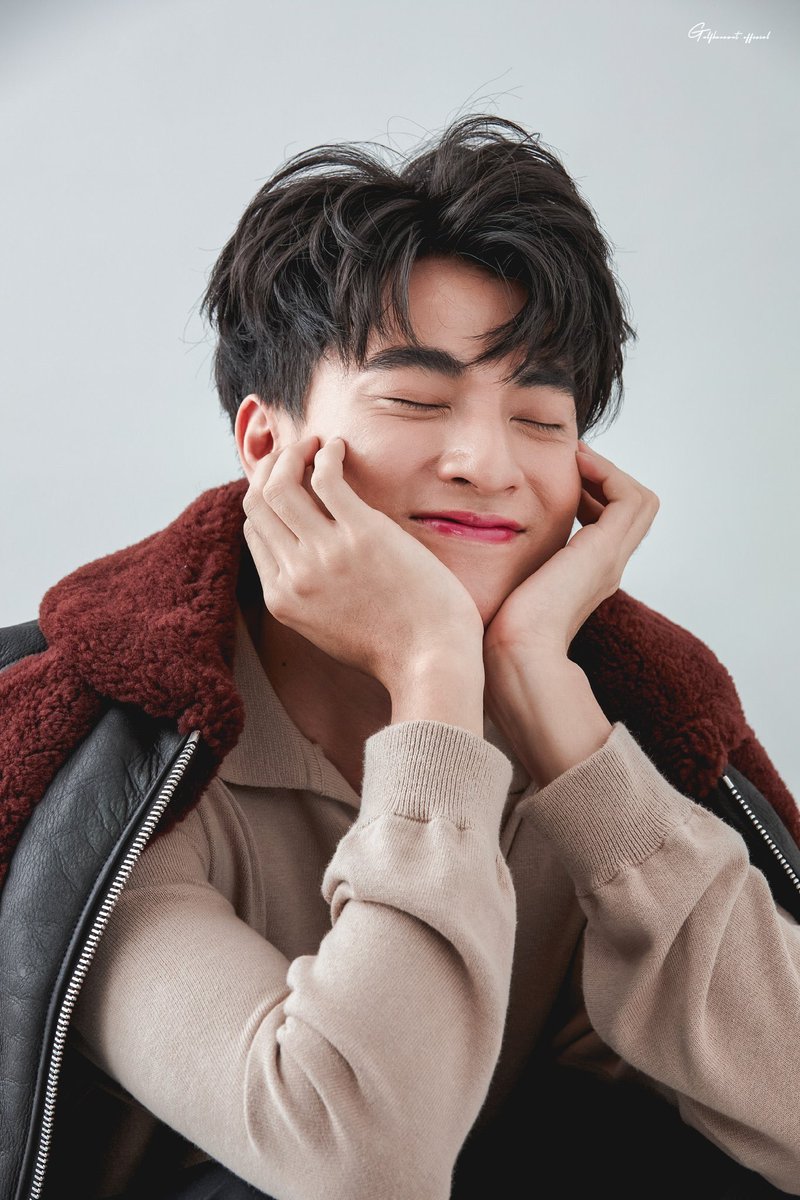 aliblss's tweet photo. Gulf es tan tierno y atento! Incluso preocupado por nuestra tristeza por no hacerlo tendencia. Ahora confirmo que elegirte a tí fue la mejor opción de todas. Eres el mejor ❤️❤️❤️❤️  #900Kบอกรักไม่มีคำว่ารักให้กลัฟฟัง #GulfKanawut https://t.co/QMjrFIthan