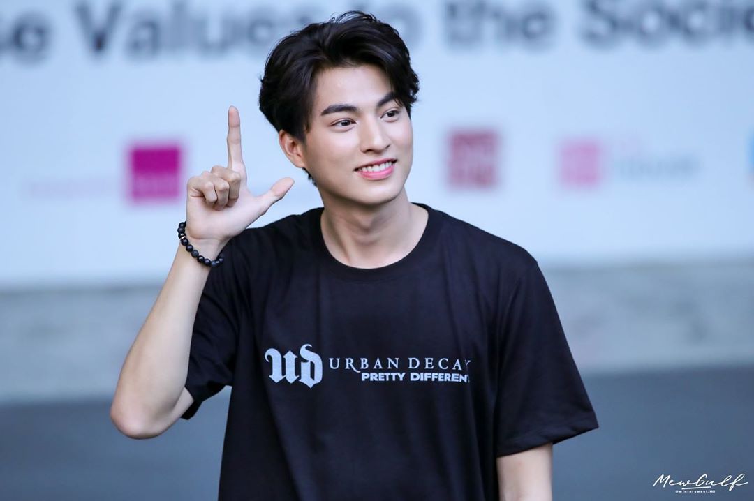 Powdernaka's tweet photo. กลัฟ = รัก

#900Kบอกรักไม่มีคำว่ารักให้กลัฟฟัง https://t.co/BvLnQDDwZn