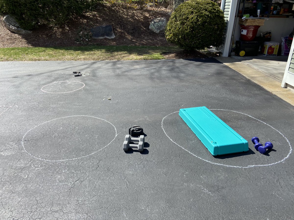 SamiShorr's tweet photo. Today i made a fitness obstacle course for the fam! We loved it!! It was really hard but we made it enjoyable by doing it together and obviously my superior circle drawing skills😏 does the shorr fam scare you @TIMKENNEYEGHS ?? #teamperrin @EGHSPerrin https://t.co/uiiC7NJOrN