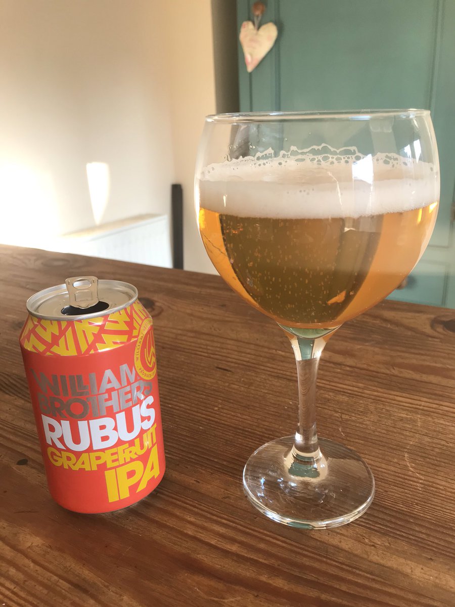 beer_goggle's tweet photo. It’s, punchy, smooth and very well balanced comes a #grapefruit #ipa from @Williamsbrewery. They’ve really managed to control the natural bitterness of the fruit to create an easy drinking #beer perfect for quarantine sun. Let’s count this as one of our 5 a day. A raunchy 7.5/10 https://t.co/WAZRdH2AtP