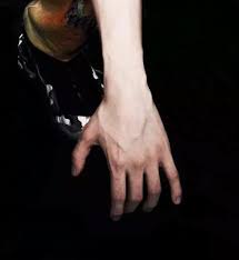Yoongi& #39;s best feature, a hand crushing thread.