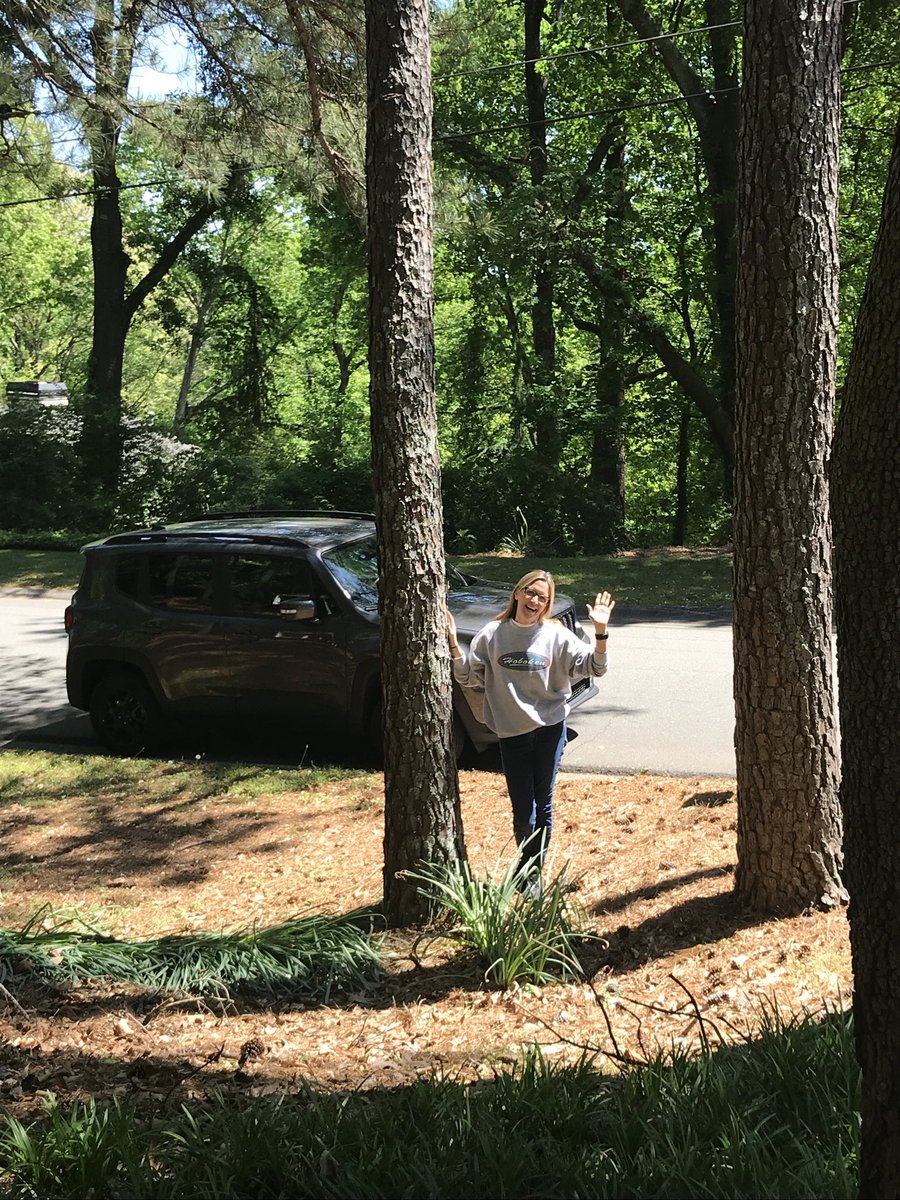 So excited to see Samantha!  She picked up materials from my mailbox for her synchronous lesson next week with our young students  and we just had to say hello - from a distance, of course!  #trinitylearns
