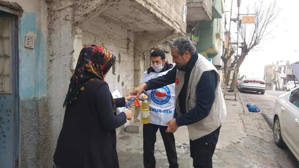 _aliyalcin_'s tweet photo. 1] Vefalı Teşkilatımızla 
G U R U R   D U Y U Y O R U M

#CoronaVirüsü ile mücadele ettiğimiz şu günlerde,ihtiyaç sahiplerine yardımcı olmak için kurulan ‘Vefa Sosyal Destek Grupları’na gönüllü olarak katılan teşkilatımız,farkını bir kez daha ortaya koymuştur.

#vefasosyaldestek https://t.co/TIKmeQ3bKv