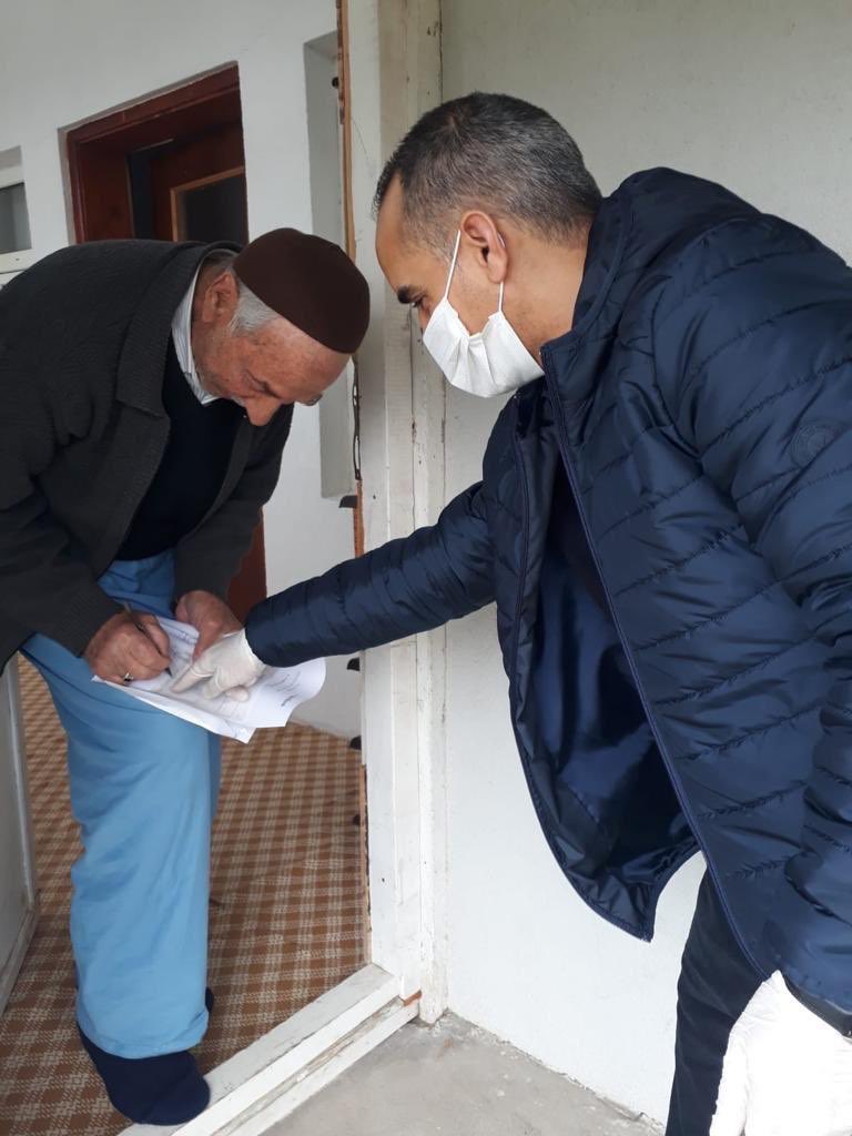 _aliyalcin_'s tweet photo. 1] Vefalı Teşkilatımızla 
G U R U R   D U Y U Y O R U M

#CoronaVirüsü ile mücadele ettiğimiz şu günlerde,ihtiyaç sahiplerine yardımcı olmak için kurulan ‘Vefa Sosyal Destek Grupları’na gönüllü olarak katılan teşkilatımız,farkını bir kez daha ortaya koymuştur.

#vefasosyaldestek https://t.co/TIKmeQ3bKv