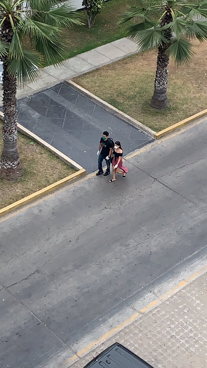 ililibethh's tweet photo. Gente mierda, que carajos hacen saliendo en pareja ¡! https://t.co/H9esrn1TPw