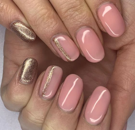 GelishMINI's tweet image. Metallic accents and soft pinks make us go 😍 Get the look with On Cloud Mine and Last Call available at getgelished.com 📷: @_nailsbysamantha_ #GelishMini #springmani