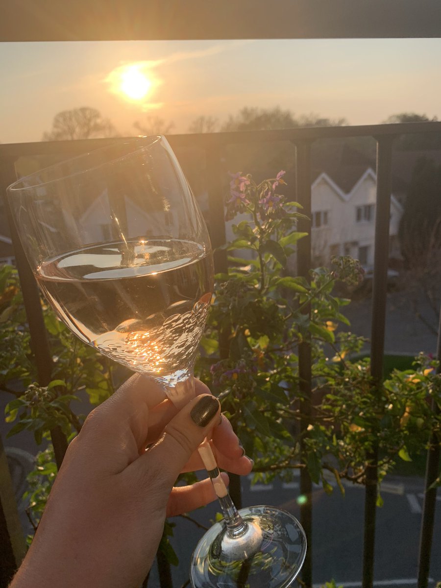 mclowe24's tweet photo. Veeeery thankful for the balcony whilst in #winesolation #balconywine 🌅 🌸 https://t.co/eeFRSFjJdM