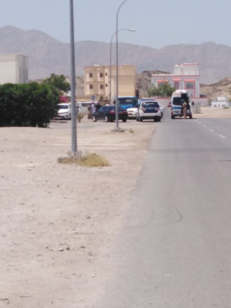 alsulaimys's tweet photo. @MctMunicipality @amerat13 @M7GuPHAZNJ5oGe9 @M_Municipality حادث آخر في نفس التقاطع اليوم والصورة شارحة لذاتها ... متى يابلديتنا الموقرة ؟ مطلوب كاسر للسرعة غير ذلك سيناريو الحوادث هنا لن يتوقف وأرواح تزهق !! https://t.co/cXKOfsfmIm