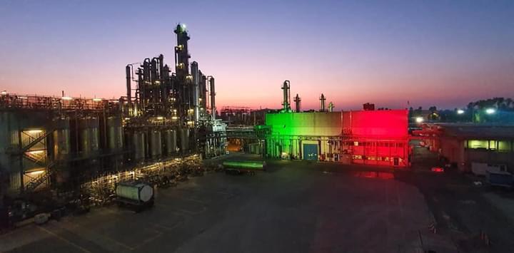 Il #tricolore illumina di forza e speranza l'impianto di Itelyum Purification #coronavirus #11aprile #Covid_19 #pasqua2020 #Pavia