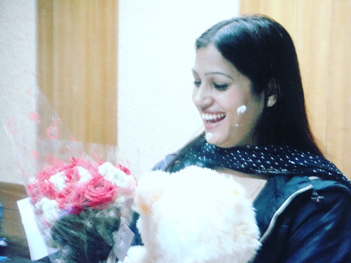 _PreetiPandey's tweet photo. #2009Pic
#foundedoldpic
#day18activity
#acceptthechallenge
#coronastaysafeathome
#kuchkaregaIndia
#tabhitojiyegaIndia
#21dayslockdown
#21activity
#21picupload
8feb 2009 My Birthday at my office
This pic is sent by my first boss Guardian Udham Singh Hooda Sir....Yes Sir https://t.co/GwxQqF4hnA