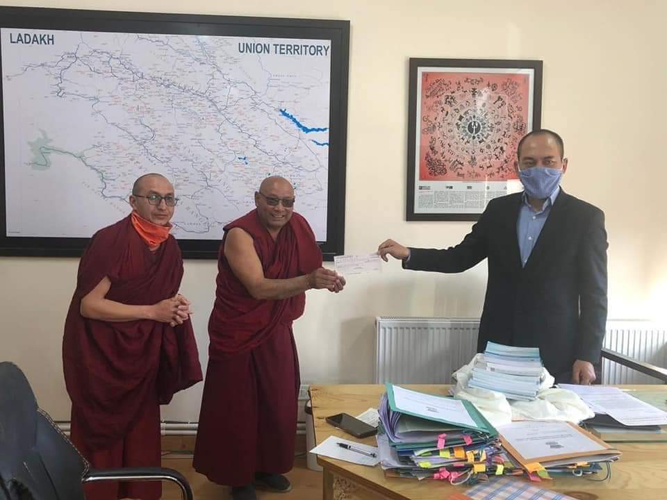 jtnladakh's tweet photo. #HumanityFirst
Buddhist Monks &amp; Monasteries across India are at service of nation &amp; feeding the needies as taught by the Buddha.
May all beings be gappy!
🙏🙏🙏

@KirenRijiju @AmitShah @JPNadda @narendramodi @PMOIndia @amitmalviya @DalaiLama @YouthYbs @ShinIBS @kishanreddybjp https://t.co/hdamiXvzaS