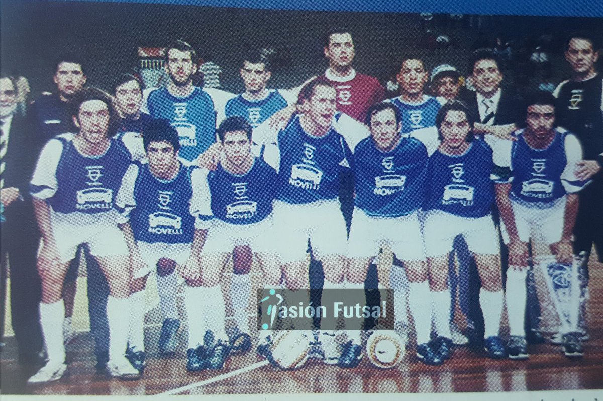 pasionfutsal's tweet photo. #CuarentenaPF @malvinfutsal marcó una época en el Futsal uruguayo y en el 2005 fue subcampeón de la Zona Sur de la Copa Libertadores en Asunción. Se destacaba Santi Blankleider entre otros y aparecía un joven @DaniLaurino1 con 16 años. https://t.co/B8yQwEqaDC