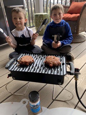 MikePorth's tweet image. Hey ⁦@SmithfieldFoods⁩ look at these future Pro Grillers supporting the #SmithfieldBrand with all needed to get #Pork entree on table. ⁦@PigpenWPI⁩ ⁦@WakefieldPork⁩ ⁦@NationalPork⁩ ⁦@MinnesotaPork⁩ Great job young men, post end result b4 u eat it 😊