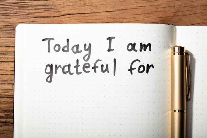 ChickenSoupSoul's tweet photo. One key to happiness is gratefulness! @AmyNewmark shares two stories from our book #CSSThinkPositiveLiveHappy that will inspire you to count your blessings: https://t.co/jrPU8tb1j6 https://t.co/geFrcQItrp