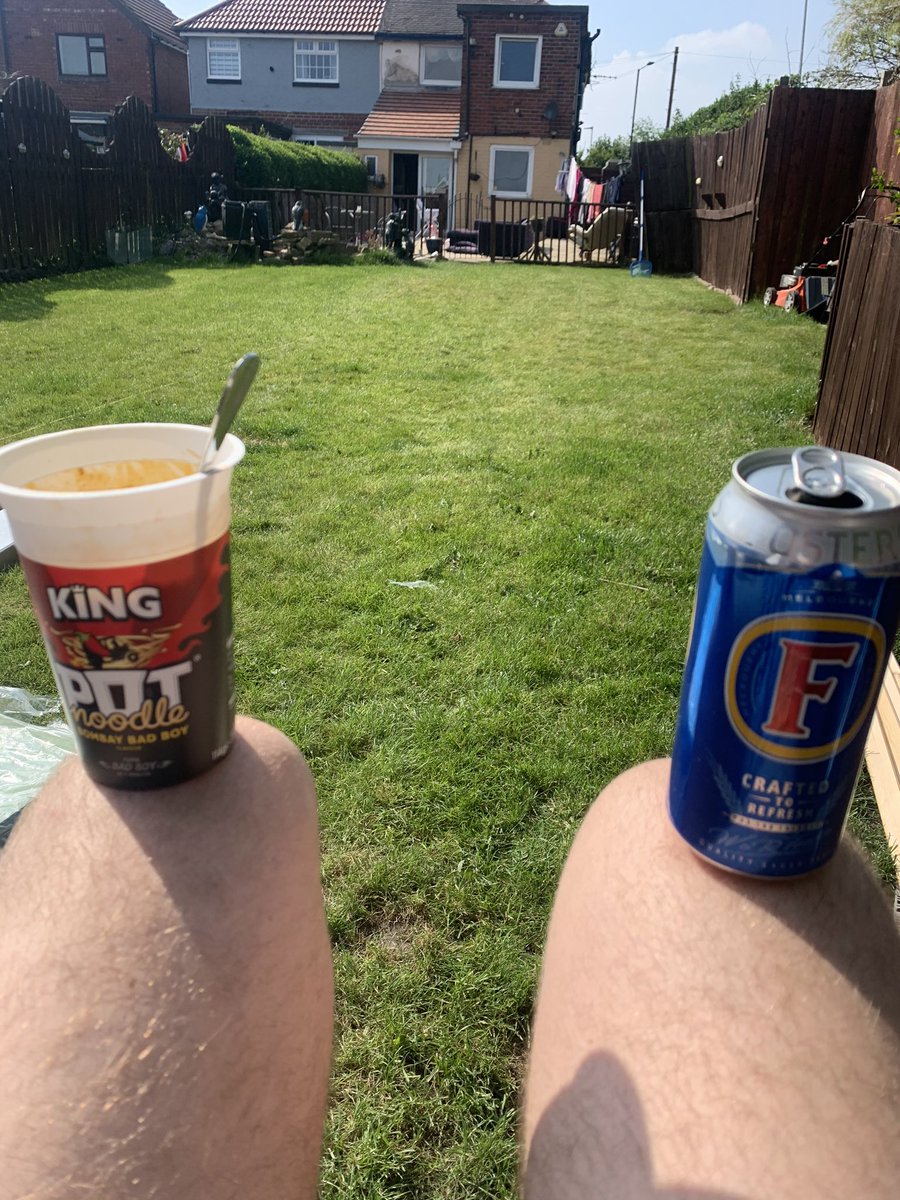 DavidFidler20's tweet image. Lockdown  is not all  bad is it ?? 
Fine lager - #Fosters 🙃
Fine dining- #bombaybadboy😂
☀️ 
4 week of with full pay 
Wednesday ant lost in fuckin ages 😄