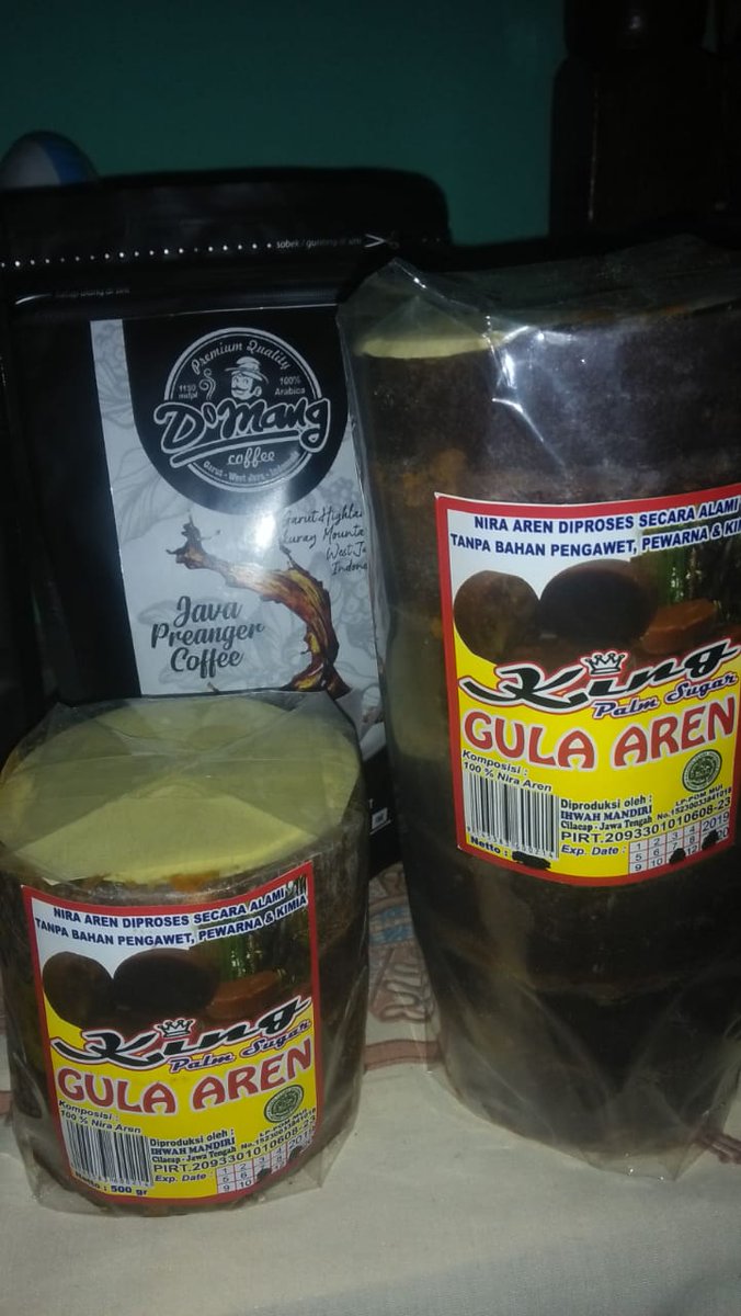 NiAvril1D's tweet photo. Gula aren nya gaes.. cetakk.. berlabel halal lohh. Tanpa bahannpengawet, pewarna dan kimia lainnya.. only 40rb/kg 
Murmer... yukk serbuu.. yg minat bisa dm.. atau komen ..  

#gulaaren #gulaarenberkualitas #aren #SehatNegeriku https://t.co/x6LDmC95nn