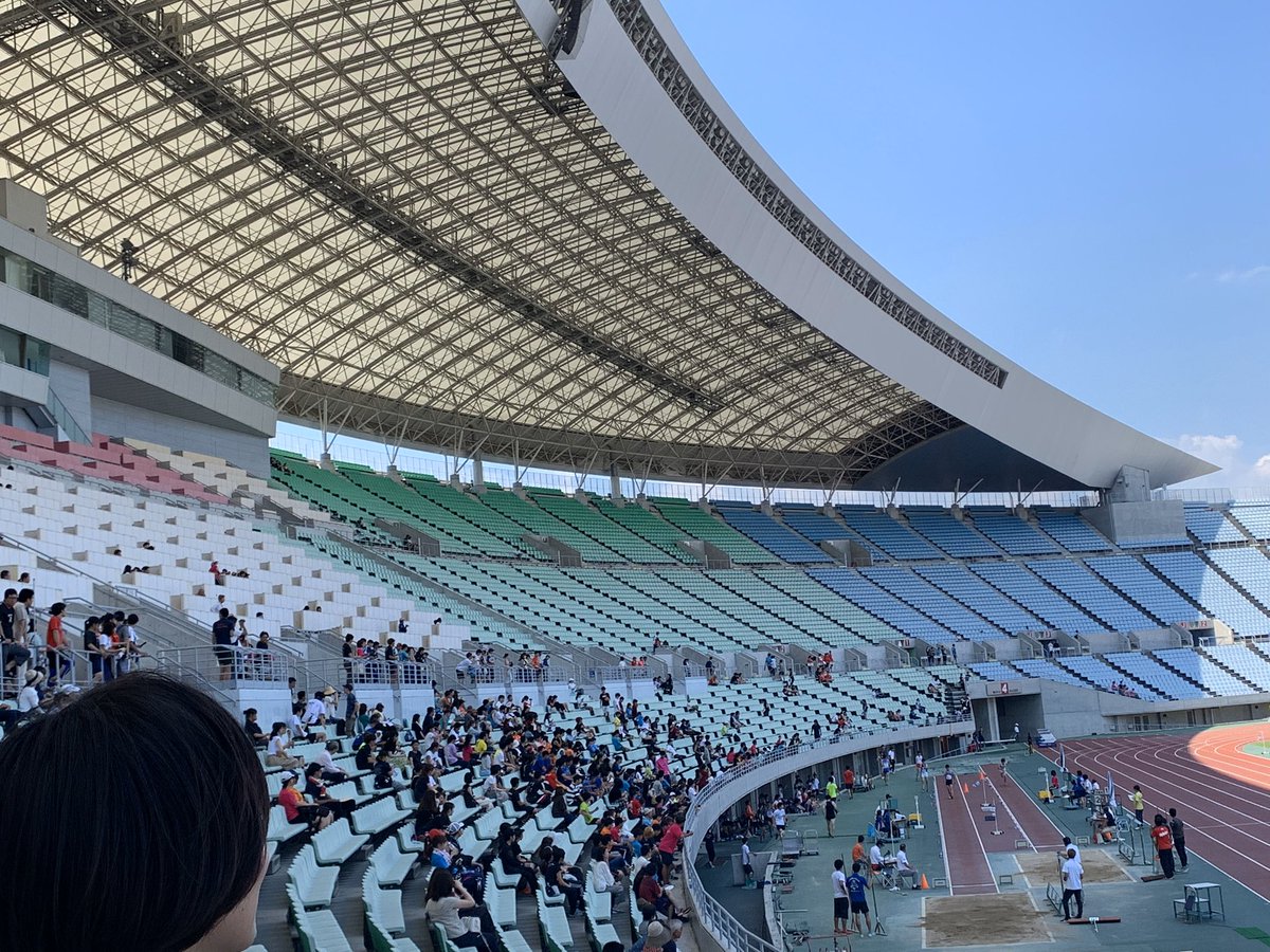 Renais F Pa Twitter 西医体 他の競技は全く知らんけど 陸上競技に関しては屋外だしハコによるけど応援席キャパの1 も使わんから運営のやり方で集近閉さけてできなくもないと思うねんけどな そういう問題ではない