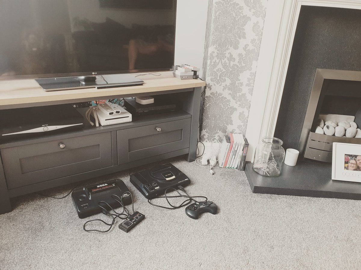 lisanut83NHS's tweet photo. Saturday night lock down, we're going back to the old school 🎮🕹 #sonicthehedgehog #supermario #alexthekid #segamegadrive #segamastersystem #nintendowii https://t.co/6xioR7B8ZR