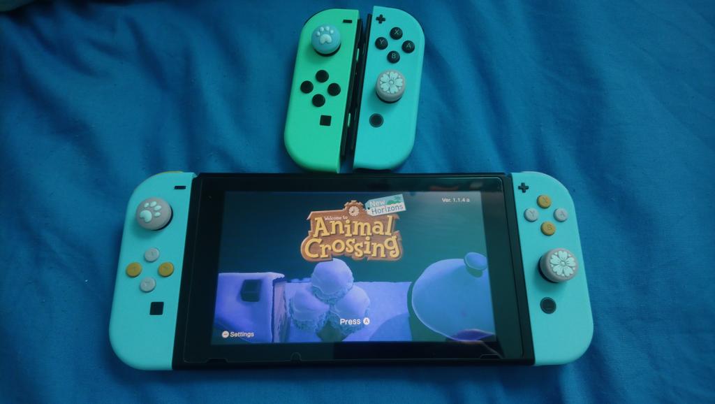 Pomshkas's tweet image. Ahhhhhh 😭❤️ #Animalcrossing #animalcrossingnewhorizons #Customswitch #customjoycons #Nintendoswitch