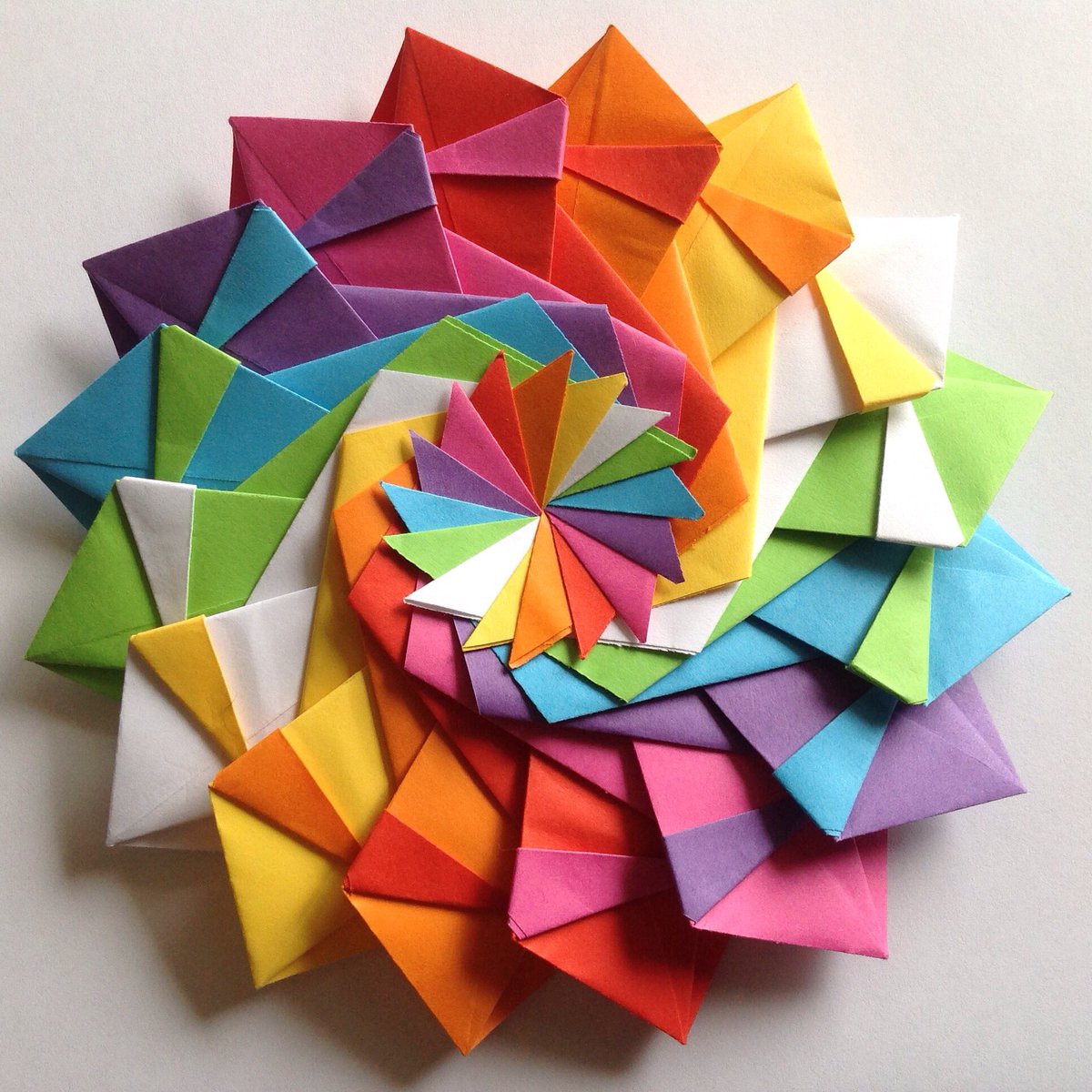14) And the last one, for now at least: another modular  #origami fold, and one of my favourites - Star Festival by Nobuko Okabe Diagrams here:  https://origamiusa.org/thefold/article/diagram-star-festival or  @happyfolding video here:  #3DMaths  #HandsOnMaths  #LockdownMaths  #ArtfulMaths