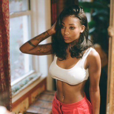 mefeater's tweet photo. Happy 24th Birthday to Summer Walker 💕 https://t.co/UhXnxAhRdW