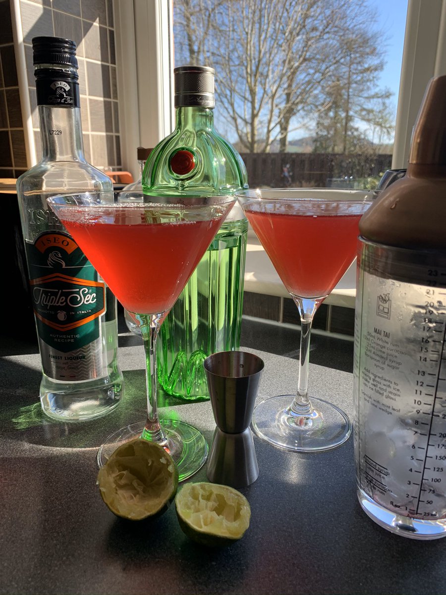 Saturday afternoon... well it is after 3. time for a #gin #cosmopolitan  #gincosmo and a nice move - self isolating #StayHomeSaveLives #drinksensibly