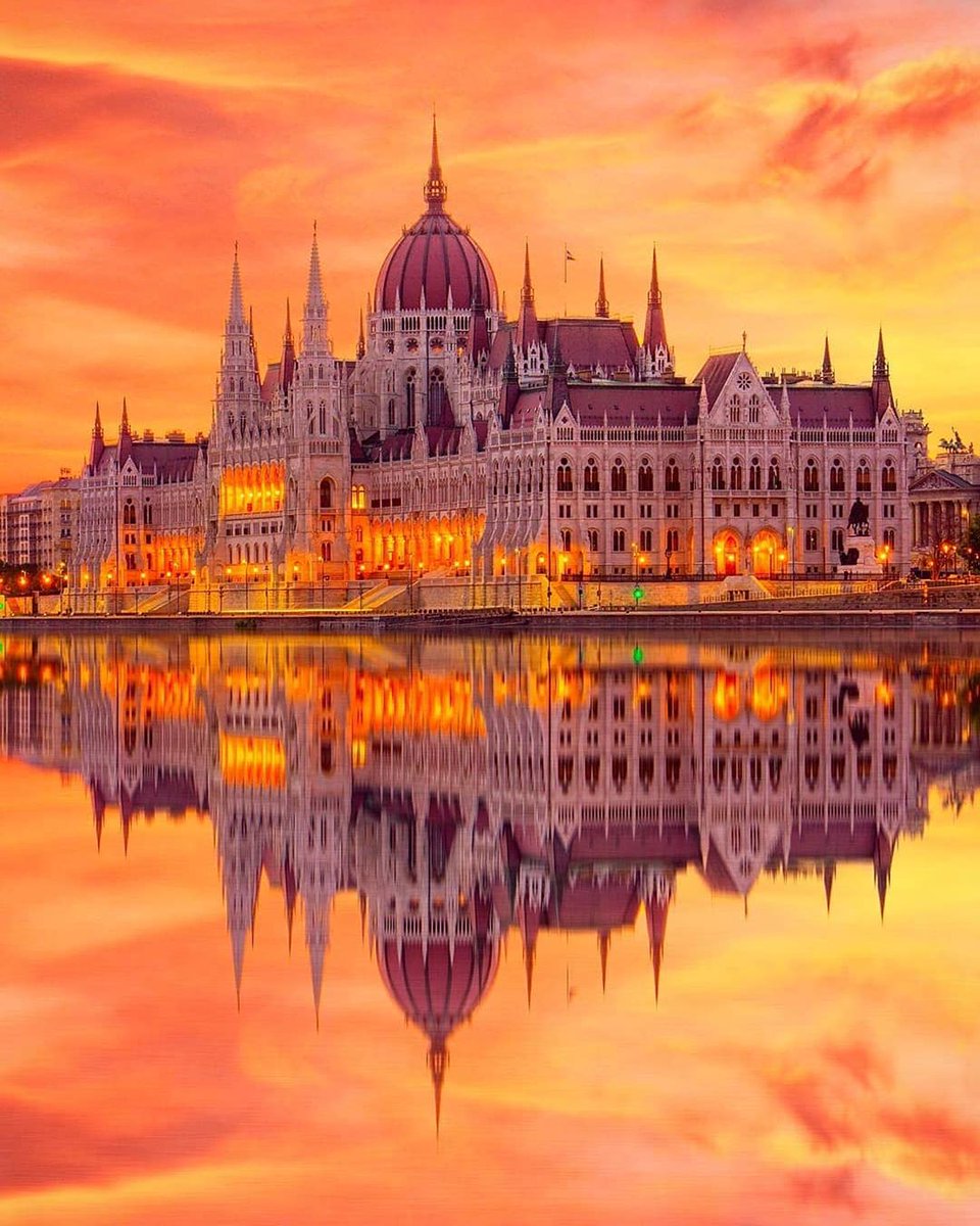 JavalavaTours's tweet photo. Hungarian Parliament Building #wanderlustXL #travel #travelgoals #travelheals #Europe #RT #Budapest #DanubeRiver #Hungary #VisitHungary #ExploreHungary #DiscoverHungary #HungaryTourism #ThinkHungaryMorethanExpected #Stayhomefornow #Travelsoon #Dreamingisforfree

📸 pol.albarran https://t.co/ZgxwGup9RE