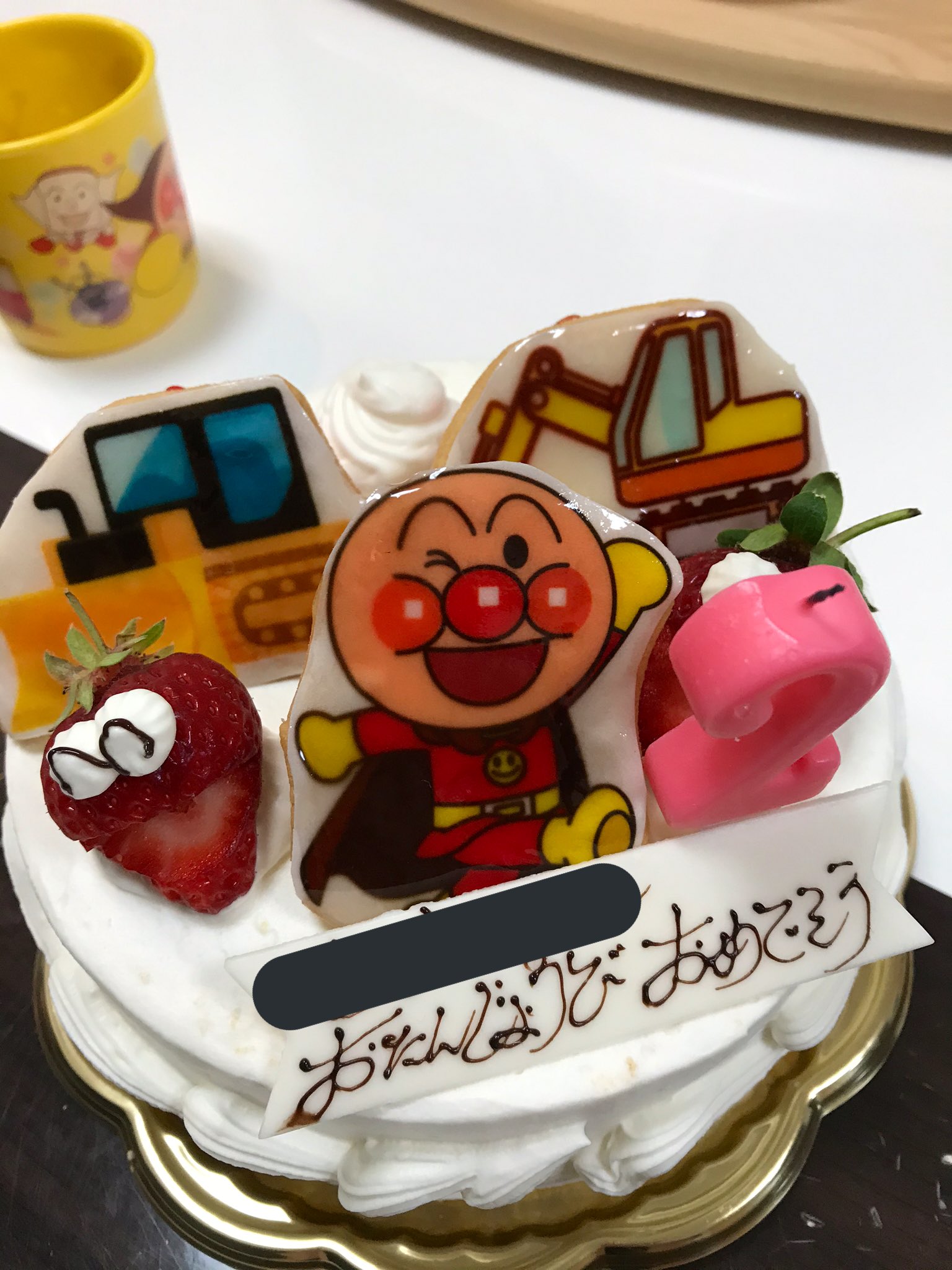ゆゆゆ4y お誕生日おめでとう その3 ショベルカーとダンプカーとアンパンマンでオーダーしてたんだけど ダンプカーじゃなくてブルドーザーだった ショベルカー 一番好き がいたからそのまま受け取ったけど 夕飯は息子の大好きなカレーと唐揚げと