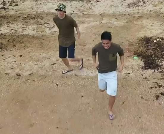 maeyamfumi's tweet photo. Ito na nga habulan portion na tayo!!!pagkatapos nilang subuan sa HONEY..yan naghabulan 😂😂😂 pariha jud sa ilang scene ni coco at julia naghabulan pud sila sa una katrina at daniel Vs fumiya at yamyam known us FUMIYAM

#HighwayHarvestOnTFCOnline https://t.co/Lxy0CDilze