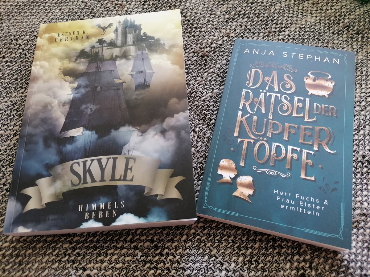 MadameMelli's tweet photo. Buchpost! 😍😍😍 Ich freue mich auf Lesenachschub von @volvo108 mit "Das Rätsel der Kupfertöpfe" und von @Inky_Feathers mit "Skyle: Himmelsbeben"
Ich kann es kaum erwarten, in die Bücher einzutauchen! 🥰🧡 https://t.co/q15K12MgfW