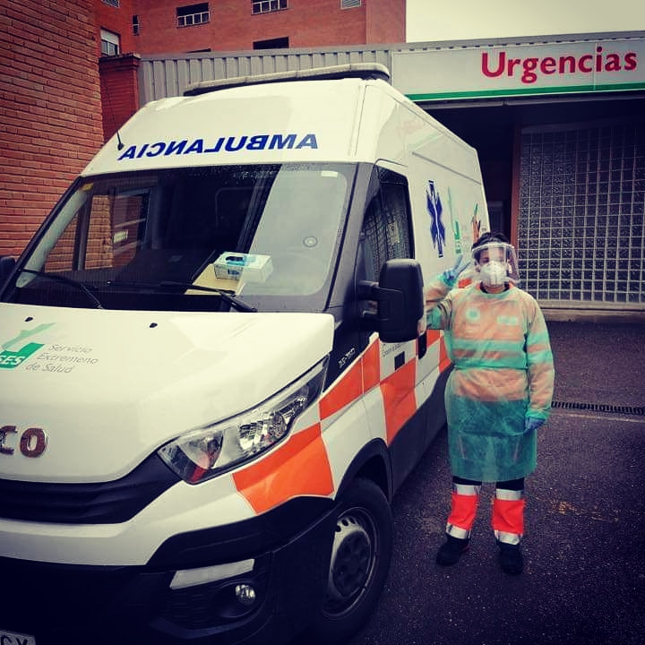 CopisteBaluarte's tweet photo. Bajo la el lema #protegemosBADAJOz las ambulancias de #Badajoz ya usan las Pantallas faciales para protegerse y protegernos, a iniciativa de #CubikComunicacion , #A0Digital y @CopisteBaluarte con la colaboración de nuestros amigos de #ROM Rutas Organizadas en Moto https://t.co/qY74q6IaPw