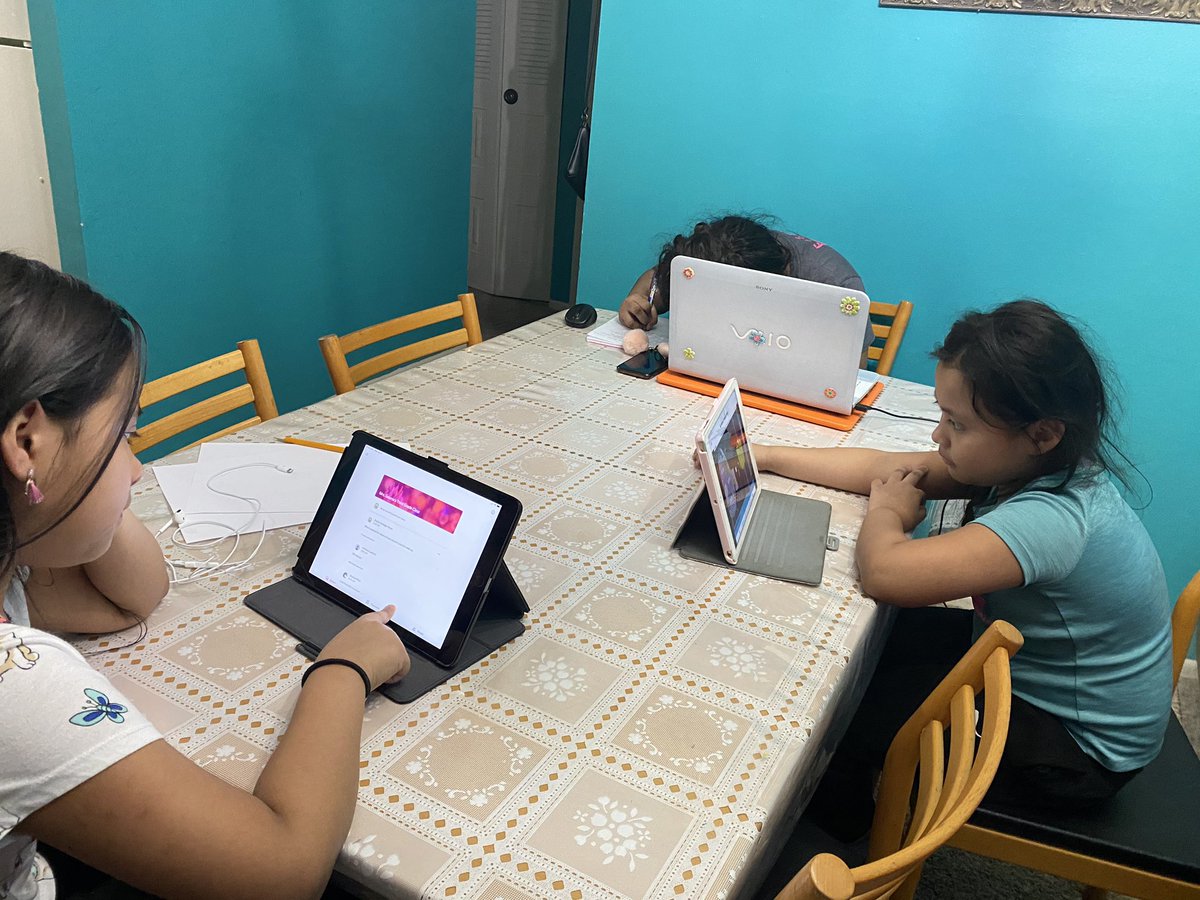 IlianaMR2's tweet photo. My princesses working online.  1st grade, 3rd grade 7th grade. https://t.co/5Q7Gf26O0R