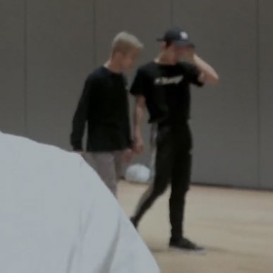 jungwooyy's tweet photo. ‘เดี๋ยวซ้อมเสร็จไปเล่นที่ห้องเราอีกป่ะ’
‘อยากให้ไปป่ะ’
‘ไม่รู้ดิ แล้วแต่’
‘งั้นไม่ไป’
‘อือ’
‘ตกลงอยากให้ไปมั้ย’
‘อยาก’
‘ก็ไป แต่ขอหอมแก้มด้วย’ https://t.co/DeAGLhAdWn