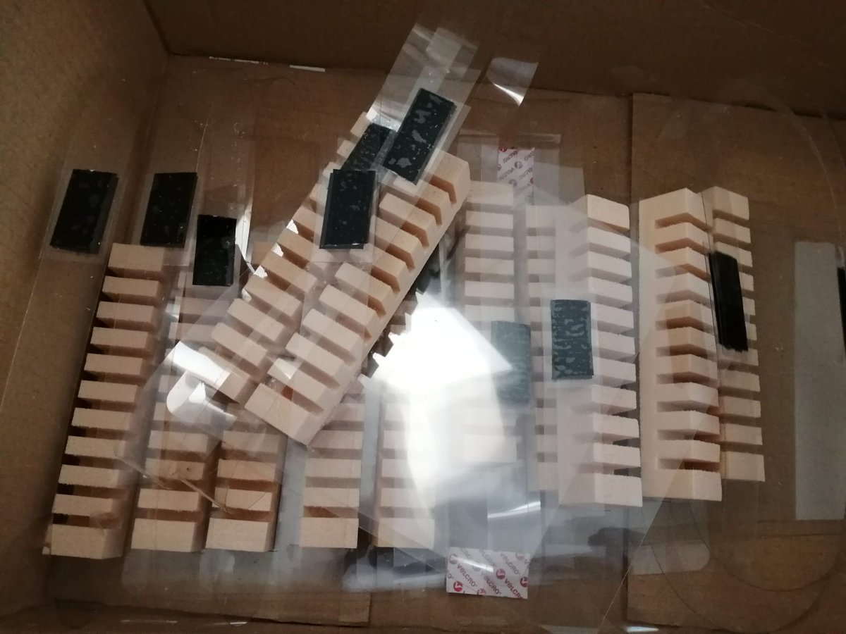 labisbalemporda's tweet image. Diversos professors de l’INS la Bisbal han fet prop d’un centenar de pantalles protectores facials amb impressores 3D. Atesa la situació actual, la Residència Geriàtrica Zoilo Feliu en necessitava i diversos docents van emprendre la iniciativa: bit.ly/34rKLXs #LaBisbal