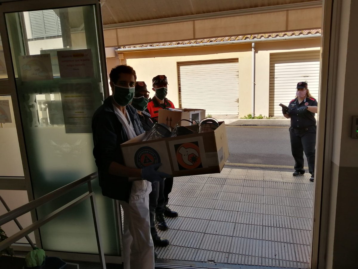 Diversos professors de l’INS la Bisbal han fet prop d’un centenar de pantalles protectores facials amb impressores 3D. Atesa la situació actual, la Residència Geriàtrica Zoilo Feliu en necessitava i diversos docents van emprendre la iniciativa: bit.ly/34rKLXs #LaBisbal