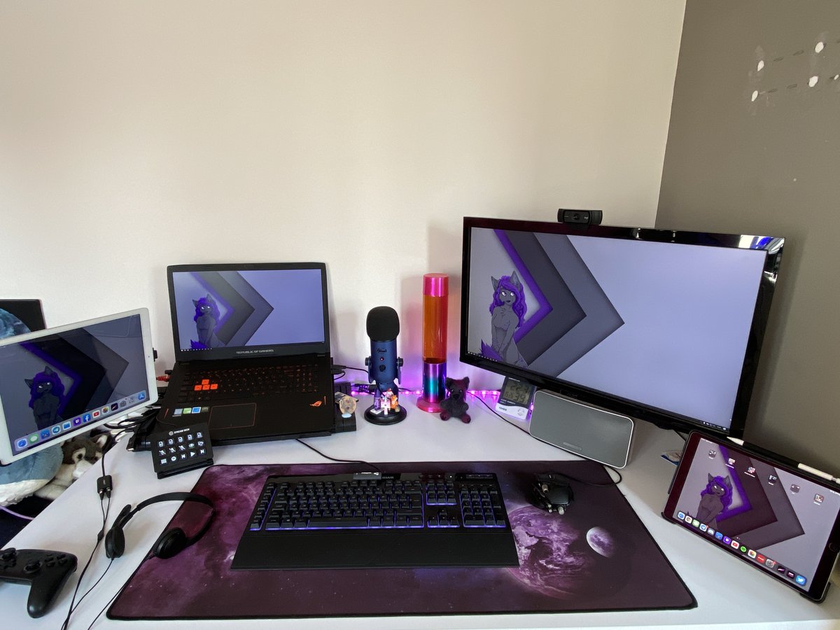 yksiplays's tweet photo. @ubnt #UniFiUpgrade wish you could  run a UK one of these one day! This setup is a janky nightmare! Desperately needs upgrading! https://t.co/ZmIx8Mtgwm