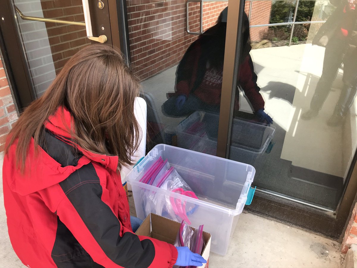 ftc10309's tweet photo. Delivered another batch of Prusa RC3 face shield frames (https://t.co/1iiJKA5dS7) to MSU ST. Andrews (https://t.co/hCUrFCD5qW) with DIY PPE on @MidlandPS @FIRSTweets @FTCTeams @msuresearch @ksattler #FIRSTFFC #MoreThanRobots #COVIDー19 https://t.co/1U9tuBGJQN