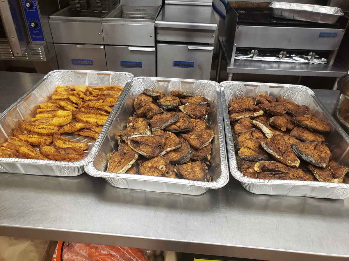 jca_president's tweet photo. Look what is on the menu at today’s @JCA_Ontario Community Meal to Go Initiative. Celebrating renewal, God’s mercy and faithfulness on this Easter Weekend. Thank you to the team who works tirelessly to make this happen. @mediabizto #village #hubofcommunityengagement https://t.co/0fcWAaP3vs