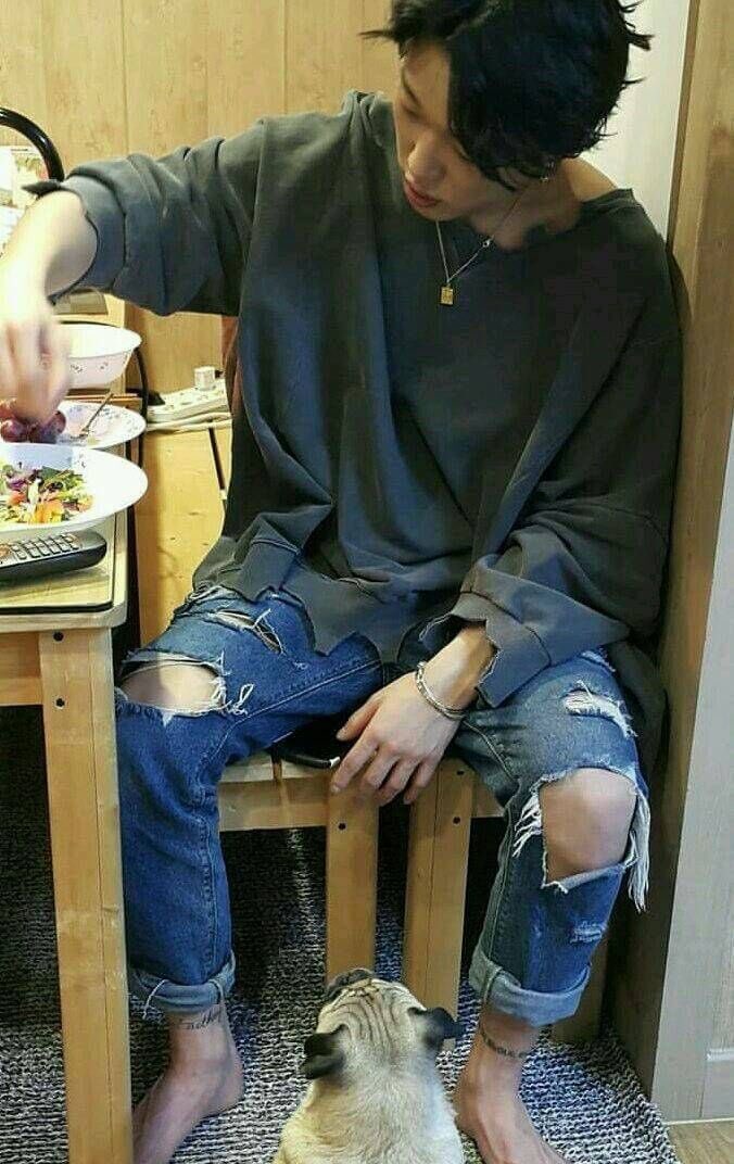 I love ripped jeans :(