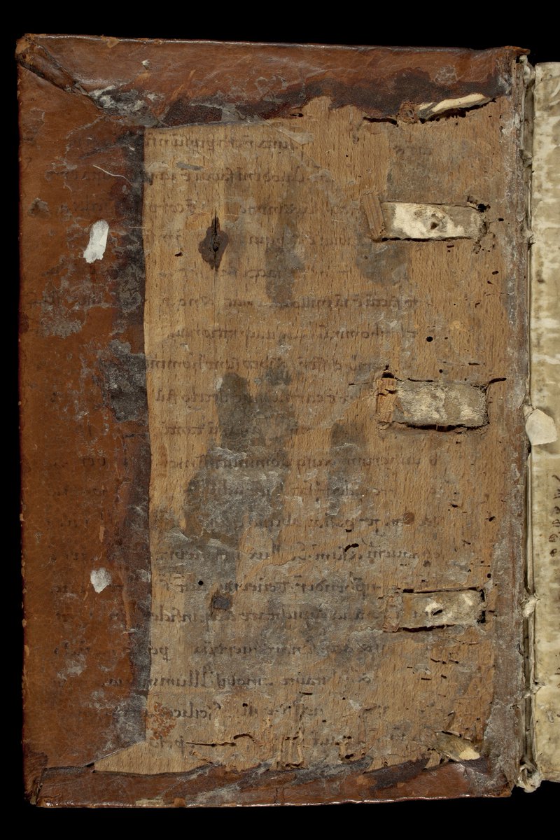 And FINALLY let’s look at the inside boards of the fifteenth-century binding, where we see offsets of pastedown fragments that have been removed! What might we do about THAT (she asks innocently)? Tune in tomorrow! Have a great day, everyone, and stay safe!